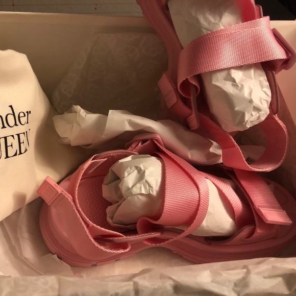 Alexander McQueen Tread Sandal Pastel Pink - size 9(39) - Picture 3 of 13